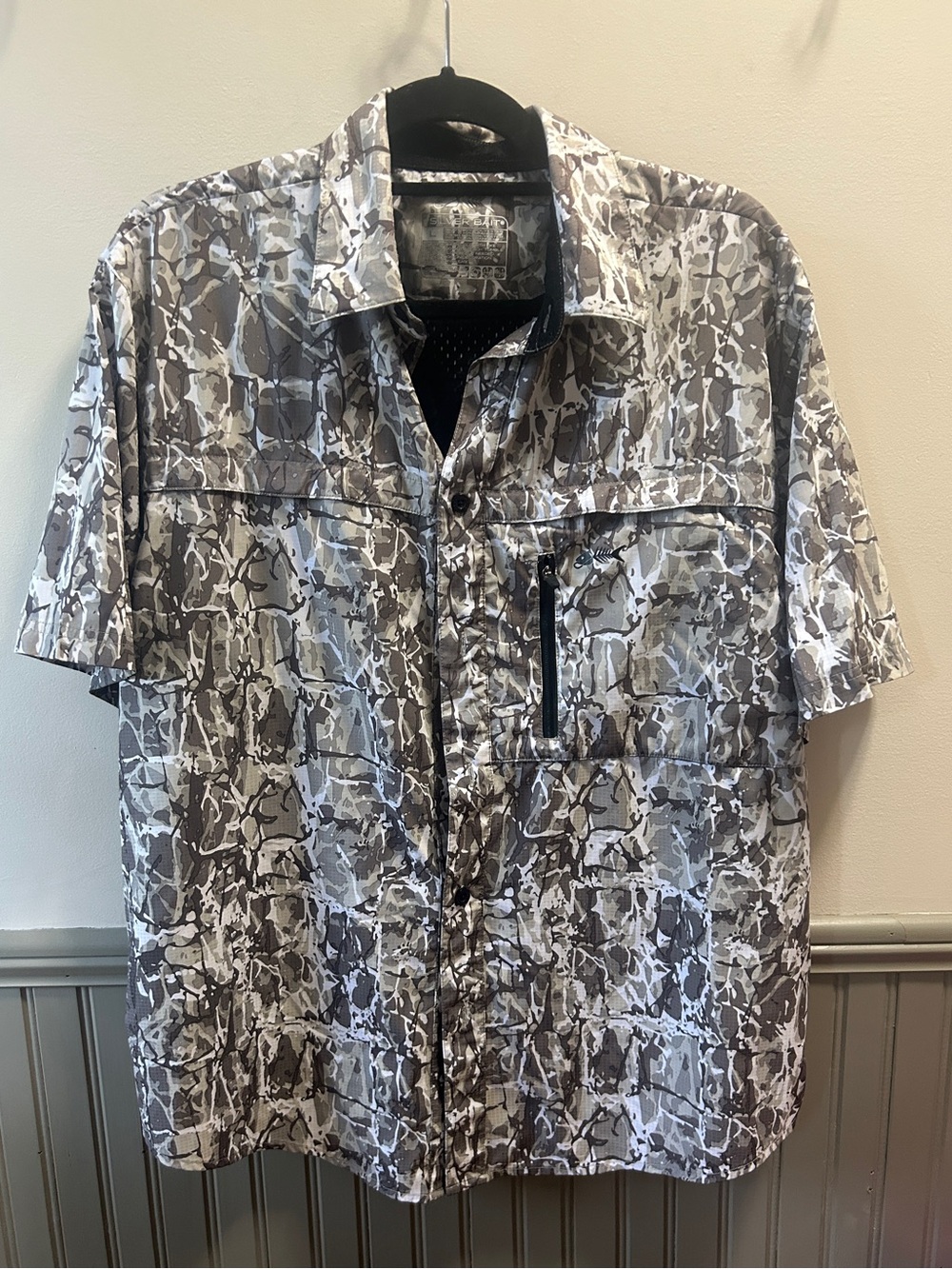 Men's Short-Sleeve Grey Camouflaged Silver Bait Fishing Shirt